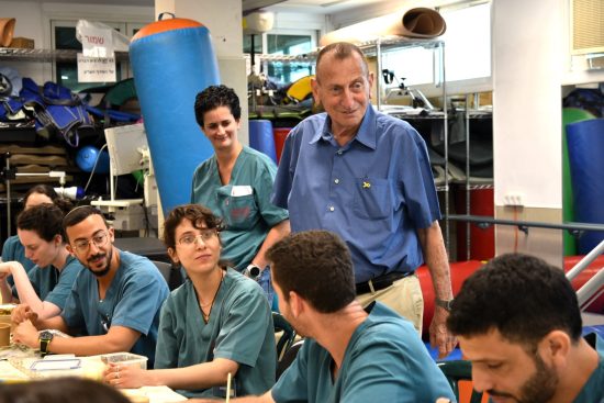 ביקור ראש עיריית תל-אביב יפו מר רון חולדאי בבית החולים השיקומי רעות תל-אביב