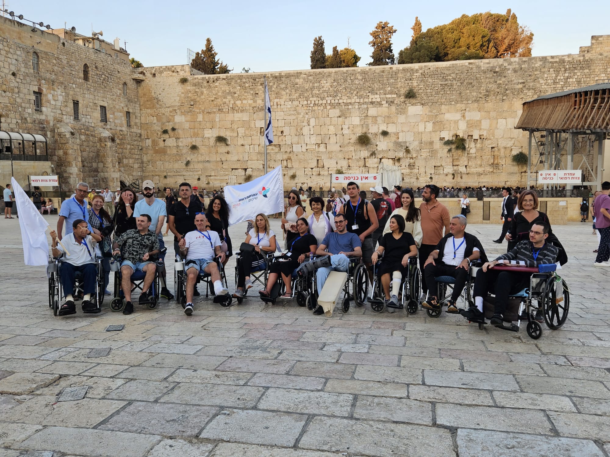 מטופלי רעות בסיור הסליחות ברחבת הכותל
