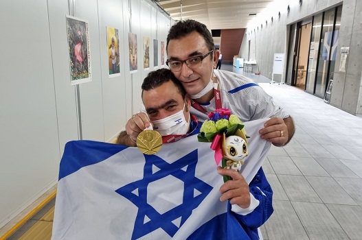 איאד שלבי יחד עם המאמן יעקב בייננסון