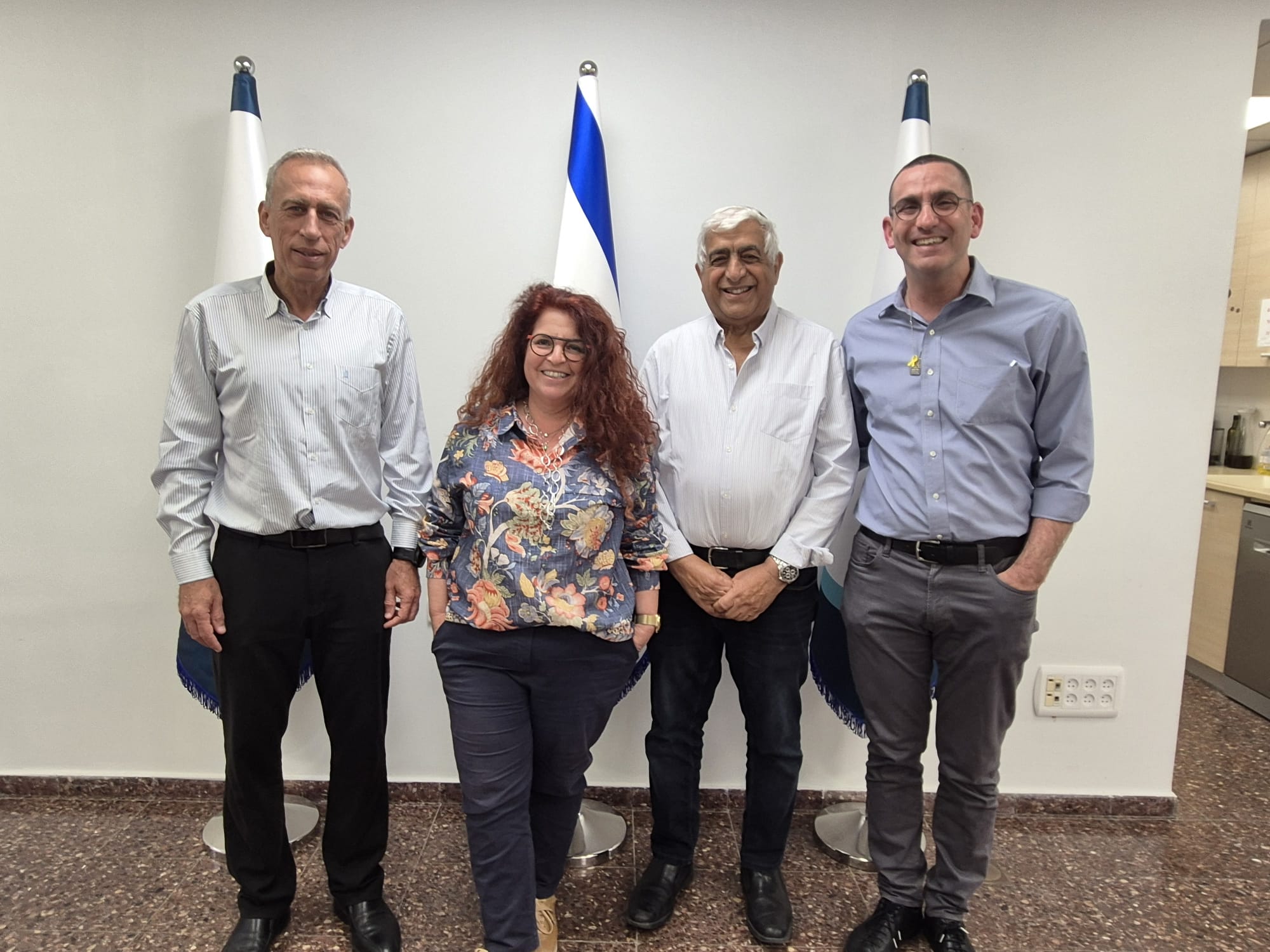 מימין: עידו שריר, מנכ"ל עמותת רעות, עמי אריכא, יו"ר עמותת רעות היוצא, ד"ר אורית שטיין רייזנר, מנהלת בית החולים השיקומי רעות ת"א, פרופ' נחמן אש, יו"ר עמותת רעות הנכנס