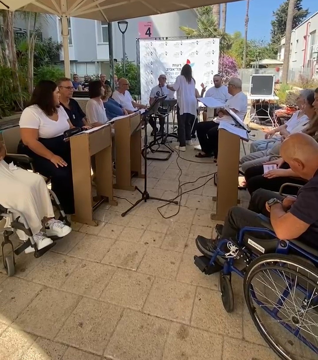 מקהלת רעות בהופעה